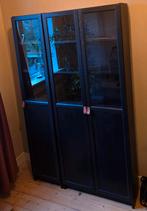 Zwarte vitrinekast met glas in deuren, Ophalen, 100 tot 150 cm, Modern, 25 tot 50 cm