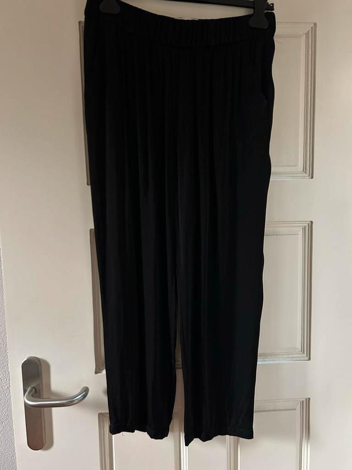 Zara Satijnen Broek - Maat L, Kleding | Dames, Broeken en Pantalons, Zo goed als nieuw, Maat 42/44 (L), Zwart, Lang, Ophalen of Verzenden