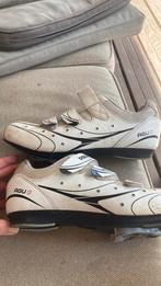 Agu wielren schoenen mt 42 inclusief plaatjes, Ophalen of Verzenden, Zo goed als nieuw, Kleding