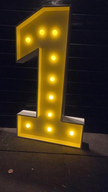 Te huur: Grote lichtgevende cijfers (122 cm) – voor 3 dagen! beschikbaar voor biedingen
