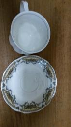 Kop en schotel, wit met decoratieve rand, Fine Bone China /, Ophalen of Verzenden