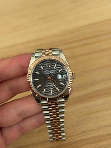Rolex Datejust 41 Everose/Steel Motif Dial 2022, Discontinue beschikbaar voor biedingen