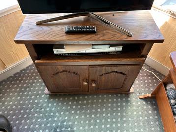 Houten TV-meubel met opbergruimte beschikbaar voor biedingen