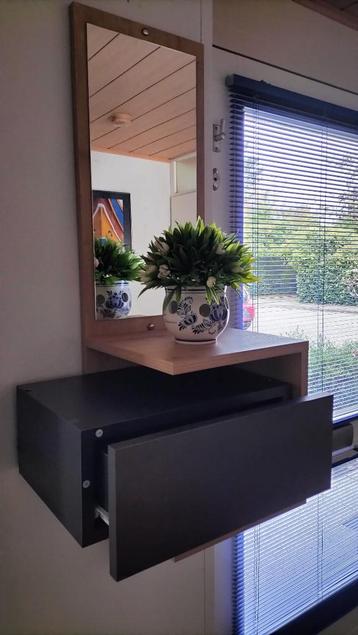 spiegel met legplankje en lade