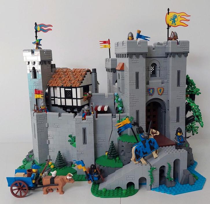 LEGO 10305 Leeuwenrikken kasteel, Kinderen en Baby's, Speelgoed | Duplo en Lego, Zo goed als nieuw, Lego, Complete set, Ophalen of Verzenden