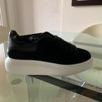 Alexander McQueen (zwart suède), maat 36,5, Ophalen of Verzenden, Zo goed als nieuw, Zwart, Sneakers of Gympen