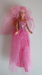 Barbie in trouwjurk gaat trouwen, Kinderen en Baby's, Speelgoed | Poppen, Ophalen of Verzenden, Zo goed als nieuw, Barbie