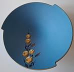 Sierbord van plateelbakkerij Flora uit Gouda., Antiek en Kunst, Kunst | Designobjecten, Ophalen of Verzenden