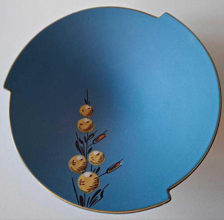 Sierbord van plateelbakkerij Flora uit Gouda., Antiek en Kunst, Kunst | Designobjecten, Ophalen of Verzenden