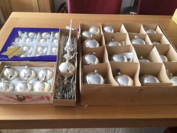 Zilveren glazen kerstballen plus piek vintage  beschikbaar voor biedingen