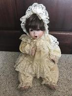Antieke Porseleinen Pop met Kanten outfit, Verzamelen, Ophalen of Verzenden, Zo goed als nieuw, Pop