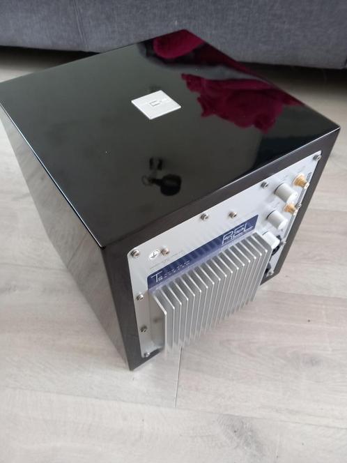 Rel T5 Subwoofer in hoogglans zwart pianolak, Audio, Tv en Foto, Luidsprekers, Zo goed als nieuw, Subwoofer, 120 watt of meer