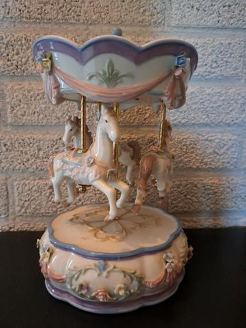 Carrousel - Defect Muziekmechanisme beschikbaar voor biedingen