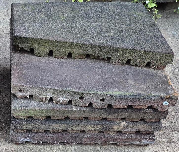 Ruim 1 m² zeer dikke rubberen tegels 50x50x5,5 cm, Tuin en Terras, Tegels en Klinkers, Gebruikt, Overige typen, Rubber, Ophalen