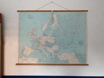 vintage Europa wandkaart uitgegeven door Omnium Waalwijk beschikbaar voor biedingen