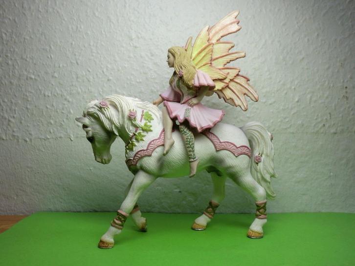 Schleich 70400 fee Feya te paard, Verzamelen, Poppetjes en Figuurtjes, Gebruikt, Ophalen of Verzenden