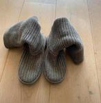 Ugg gebreid 38, Kleding | Dames, Schoenen, UGG, Lage of Enkellaarzen, Ophalen of Verzenden, Zo goed als nieuw