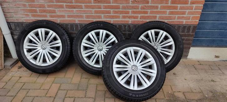 16 inch winterbanden Continental op stalen velg + wieldoppen, Auto-onderdelen, Banden en Velgen, Banden en Velgen, Winterbanden
