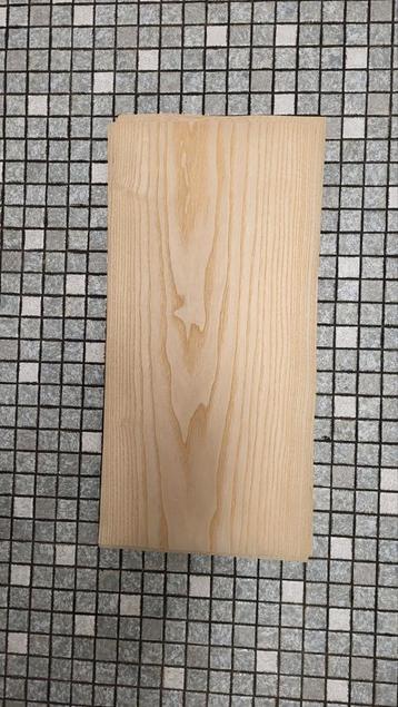 Restant boek met essen-fineer, ca.48,5cm x 24cm. 32vel beschikbaar voor biedingen