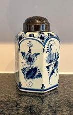 Delfts Blauw Theebus met verzilverde Deksel, Ophalen of Verzenden