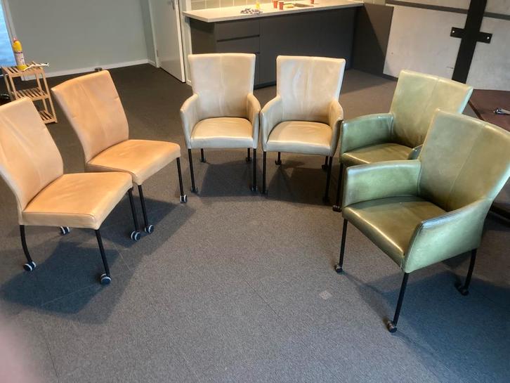6 leren stoelen met wieltjes gebruikt., Huis en Inrichting, Stoelen, Zo goed als nieuw, Vijf, Zes of meer stoelen, Overige kleuren