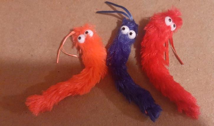 Wormen aan een touwtje - Retro Speelgoed, Hobby en Vrije tijd, Overige Hobby en Vrije tijd, Nieuw, Ophalen of Verzenden