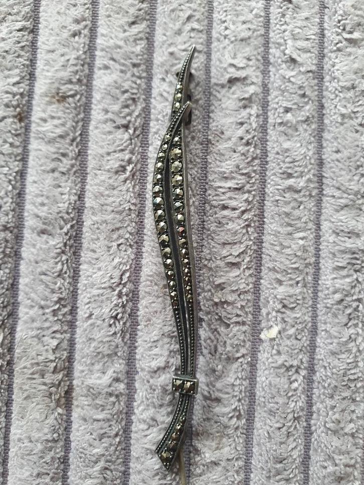 Antieke Zilveren Broche met Markasiet, Sieraden, Tassen en Uiterlijk, Broches, Gebruikt, Zilver, Zilver, 7 tot 10 cm, Met edelsteen