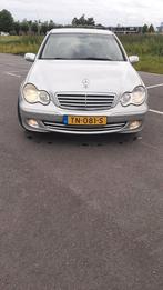 Mercedes-Benz C-Klasse 1.8 C180 Kompr Sedan AUT 2004 Grijs, Auto's, Mercedes-Benz, Automaat, 74 €/maand, Zwart, 1796 cc