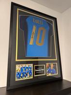 Francesco Totti Gesigneerd Shirt Ingelijst Italie WK 2006, Verzamelen, Ophalen of Verzenden, Nieuw, Buitenlandse clubs, Shirt