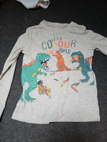 grijs shirt met lange mouwen dinosaurus c & a maat 134 beschikbaar voor biedingen