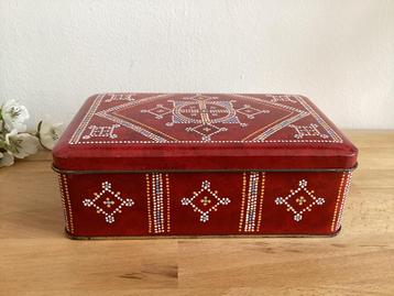 Blik of trommeltje rood met stipwerk 17x11x6 cm. beschikbaar voor biedingen