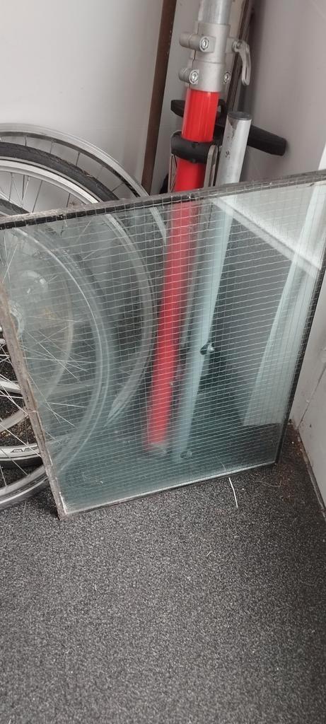 Zeer zwaar draadglas dubbelglas - onverwoestbaar – 2 stuks, Doe-het-zelf en Verbouw, Glas en Ramen, Gebruikt, Overige typen, Minder dan 80 cm