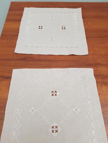 Hardanger Kleedjes Set - 2 Stuks - 30x30 cm beschikbaar voor biedingen