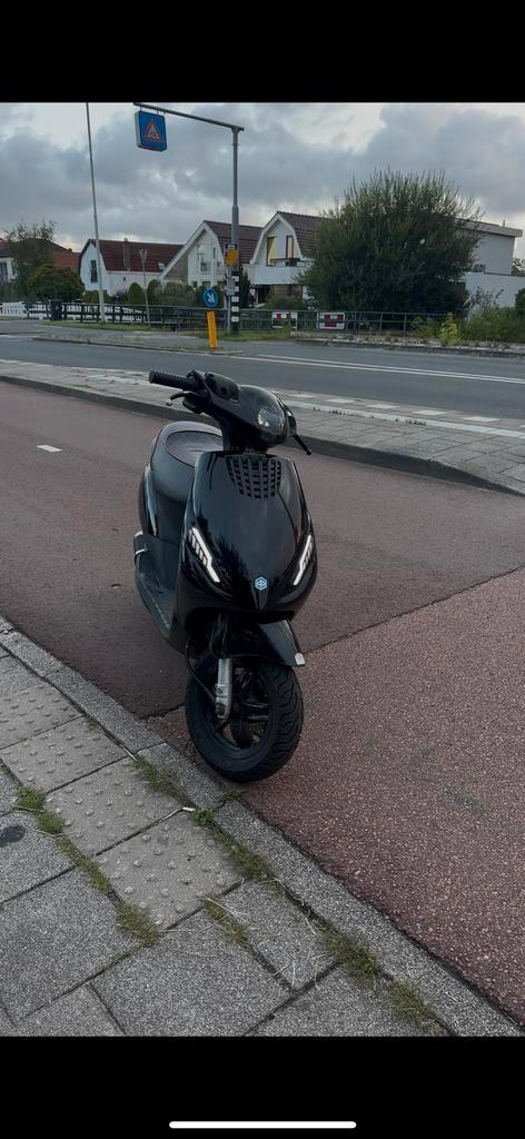 Piaggio zip 4t2v 50cc, Fietsen en Brommers, Scooters | Piaggio, Zo goed als nieuw, Zip, Maximaal 45 km/u, Benzine, Ophalen