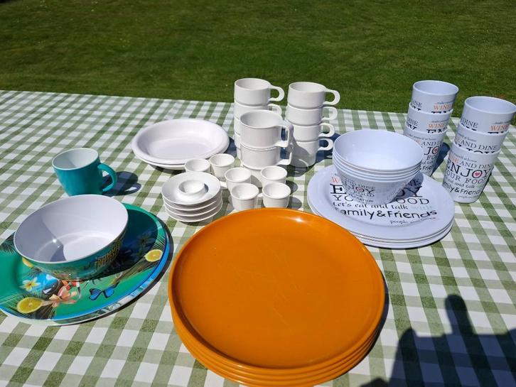 Camping servies kleur en wit, Caravans en Kamperen, Kampeeraccessoires, Gebruikt, Ophalen