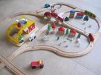 Mooie houten treinbaan met veel accessoires, Kinderen en Baby's, Speelgoed | Houten speelgoed, Overige typen, Ophalen of Verzenden