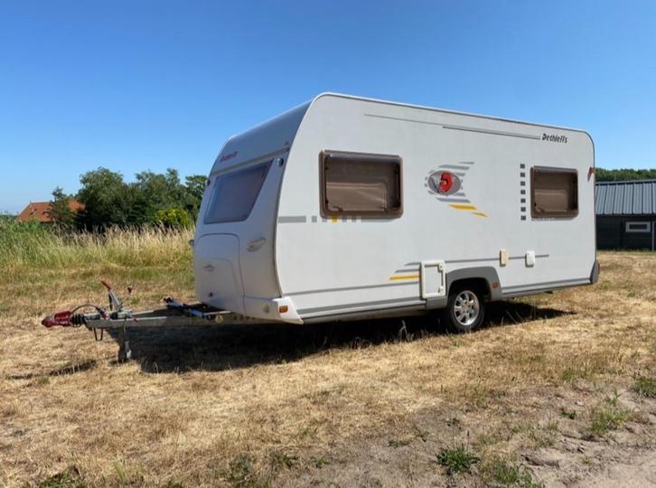 Dethleffs Camper 460 DB Luxe uitvoering met gladde beplating, Caravans en Kamperen, Caravans, Particulier, tot en met 4, 750 - 1000 kg