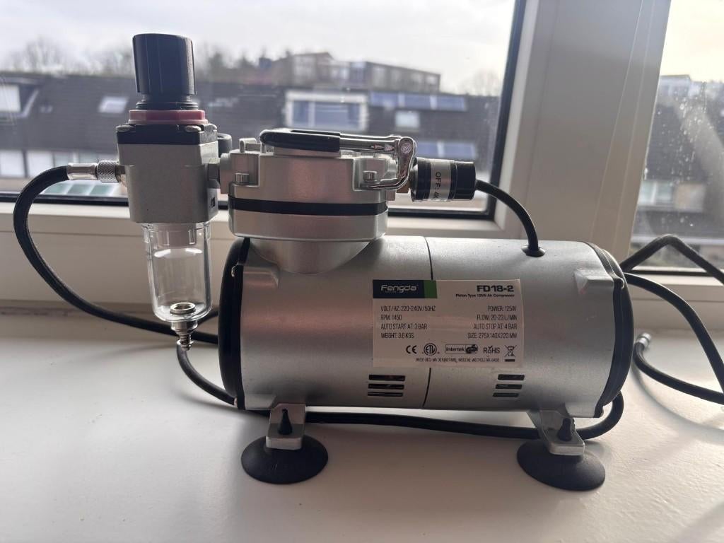 Fengda FD18-2 airbrush compressor + 2 airbrushes (bonus), Hobby en Vrije tijd, Modelbouw | Overige, Ophalen of Verzenden, Gebruikt