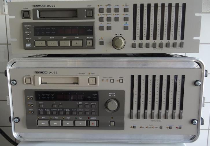Tascam DA 88 + DA 38 2x 8-sporen recorders + div extra’s, Audio, Tv en Foto, Professionele Audio-, Tv- en Video-apparatuur, Zo goed als nieuw