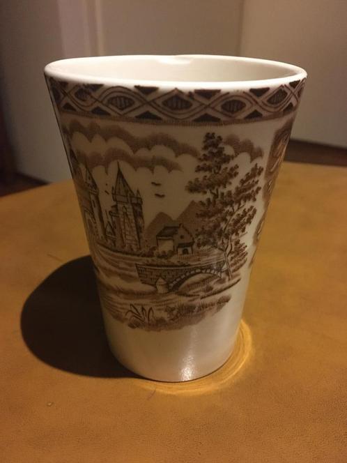 Aardewerken beker van Petrus Regout decor British Castles, Antiek en Kunst, Antiek | Servies los, Ophalen of Verzenden