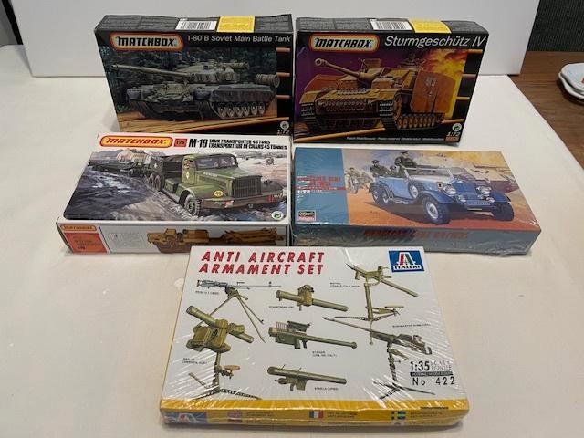 diverse militaire modelbouwdozen 1:72, Hobby en Vrije tijd, Modelbouw | Auto's en Voertuigen, Nieuw, Tank, 1:50 of kleiner, Overige merken