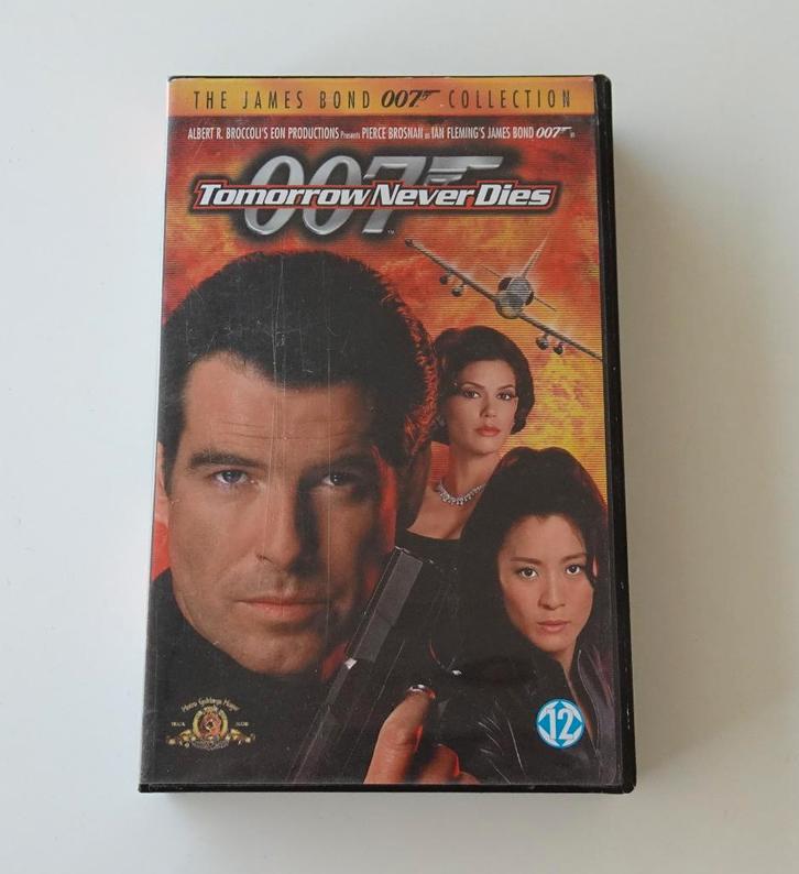 007 Tomorrow Never Dies - Film op VHS uit 1999, Cd's en Dvd's, VHS | Film, Zo goed als nieuw, Actie en Avontuur, Vanaf 12 jaar