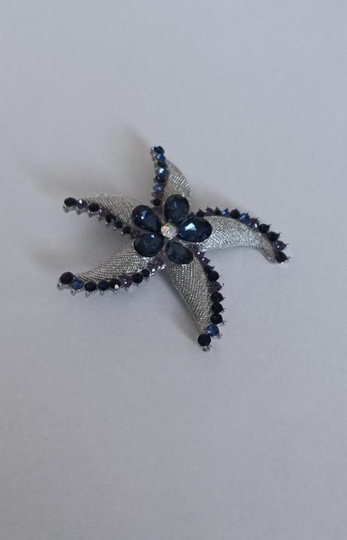 Zeester bloem broche, Sieraden, Tassen en Uiterlijk, Broches, Nieuw, Overige materialen, Overige kleuren, 4 tot 7 cm, Met strass