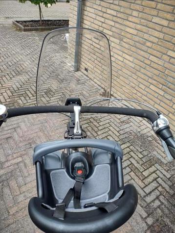 Polisport Voorzitje met Windscherm - Zo Goed Als Nieuw beschikbaar voor biedingen