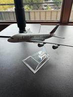 Emirates A380 modelvliegtuig met standaard – verzamelobject, Ophalen of Verzenden, Zo goed als nieuw, 1:50 of kleiner, Overige merken