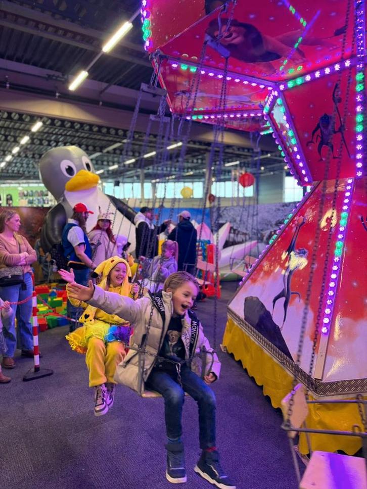 Zweefmolen opuw evenement zie omschrijving kermis attractie, Hobby en Vrije tijd, Feestartikelen | Verhuur, Ophalen