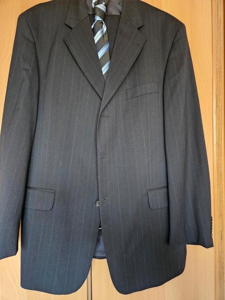 Stijlvol herenpak met krijtstreep, Kleding | Heren, Kostuums en Colberts, Zo goed als nieuw, Maat 52/54 (L), Blauw, Ophalen of Verzenden