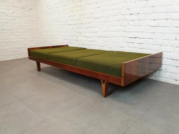  Midcentury Sixties Seventies  Prachtig Vintage Daybedden beschikbaar voor biedingen