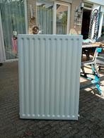 Radiator type 22 met ophangbeugels, 30 tot 80 cm, Radiator, Ophalen of Verzenden, Zo goed als nieuw