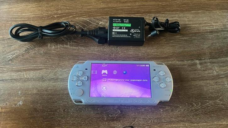 PSP 2000 Rose Pink Zeldzaam! LEES BESRCHRIJVING, Spelcomputers en Games, Spelcomputers | Sony PSP, Gebruikt, PSP Slim, Overige kleuren